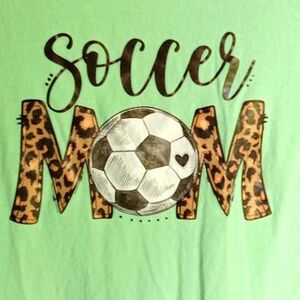 Soccer mom ⚽ Medium Gildan t shirt